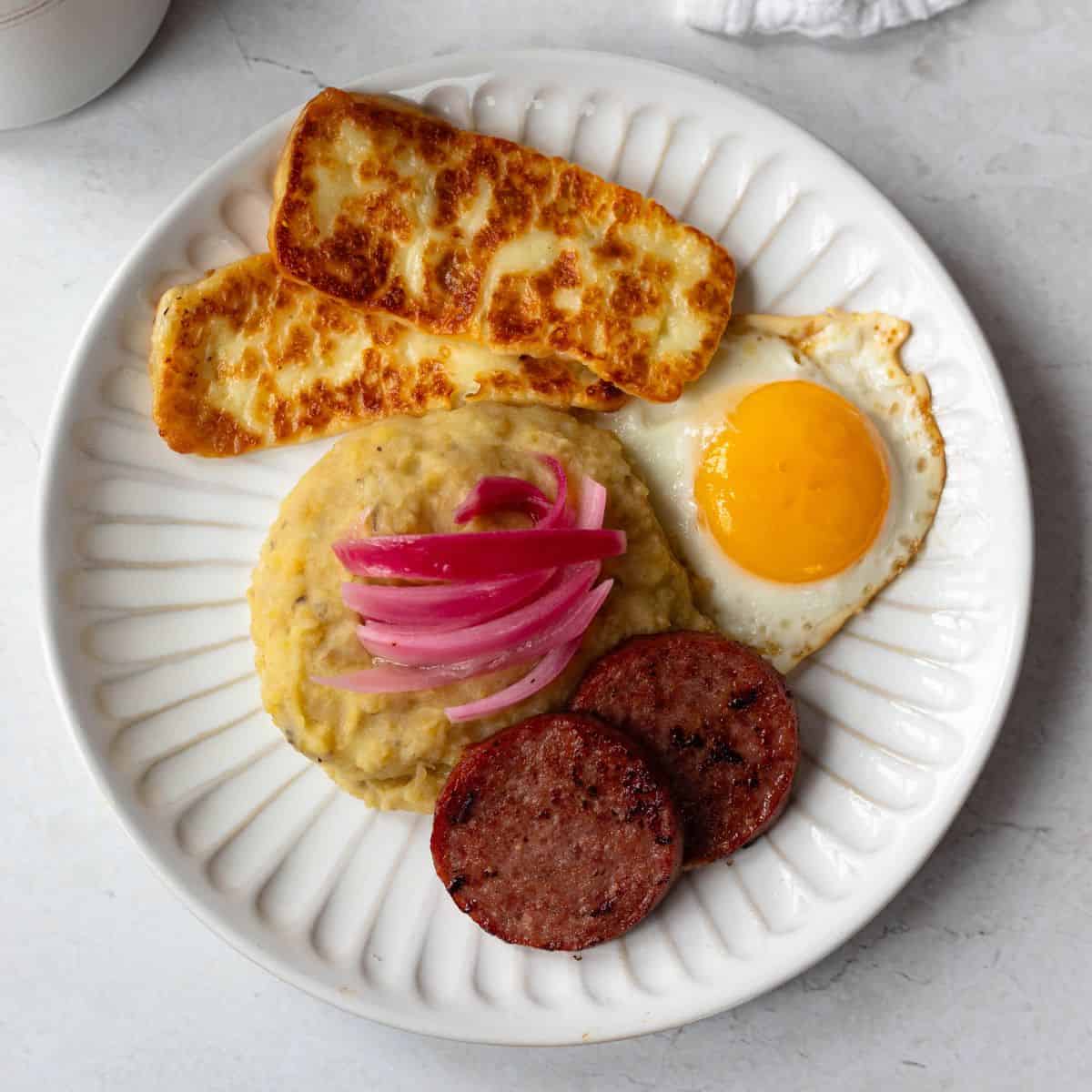 dominican-breakfast-mangu-tres-golpes-featured dominican-breakfast-mangu-tres-golpes-featured